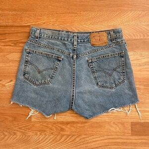 VINTAGE LEVI’S 505 Cut Off Medium Wash High Waisted Shorts Sz 36 Made in USA